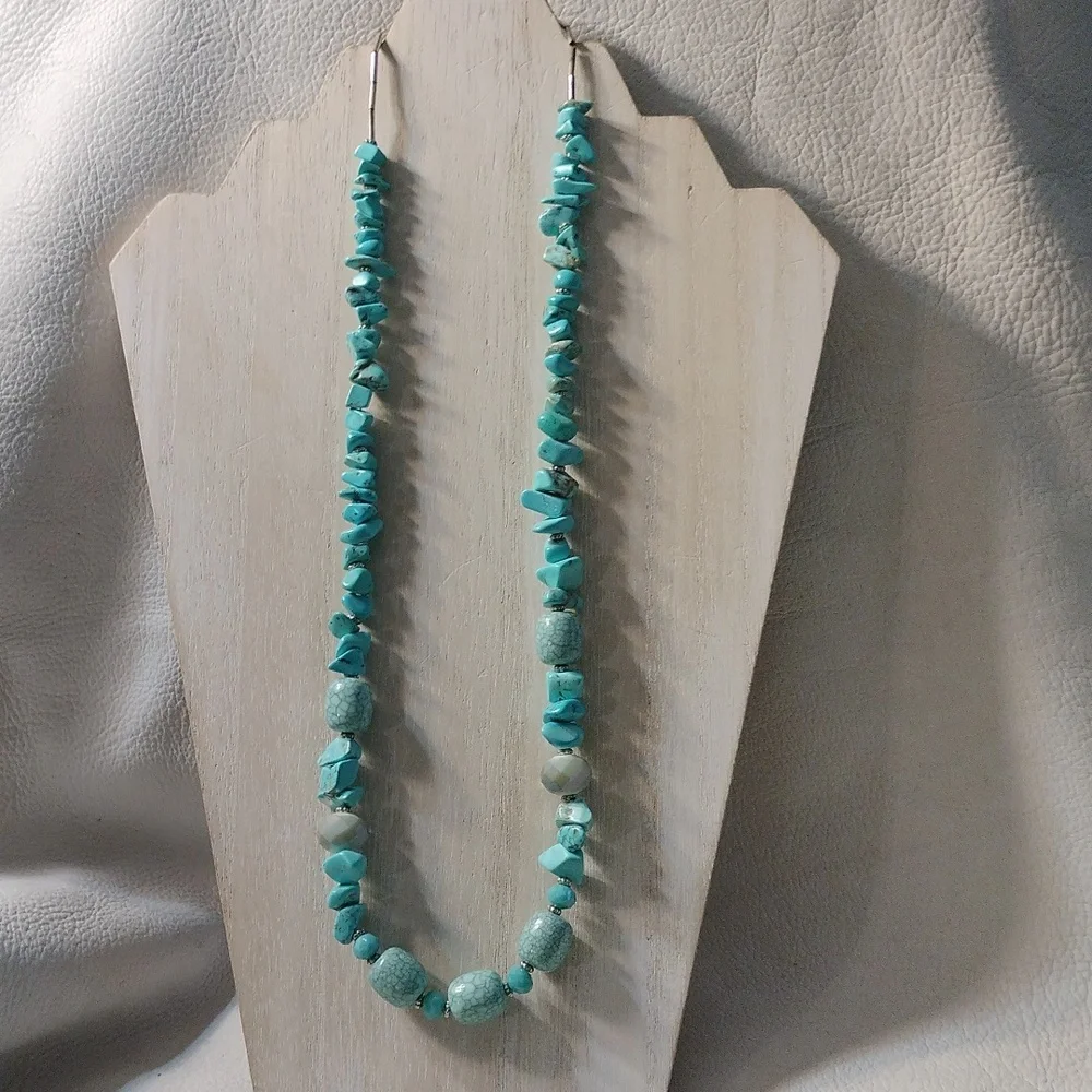 Howlite & tourquoise chips necklace silver beads in between 17